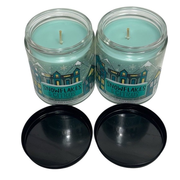Lot 2 White Barn Bath & Body Works Snowflakes & Citrus 7oz White Barn Candles - Picture 3 of 3